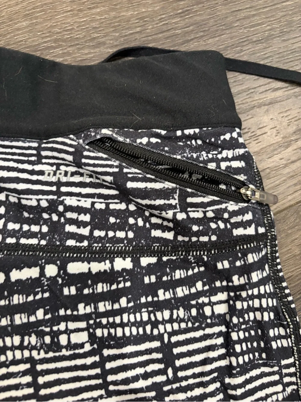 Nike Black & White Patterned Girls' Active Leggings